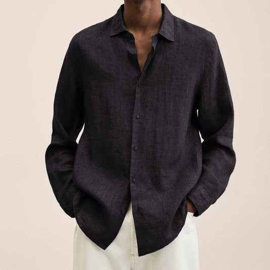 Schwarzes Leinenhemd für Herren, langärmlig, klassischer Kragen, lässiger Stil.