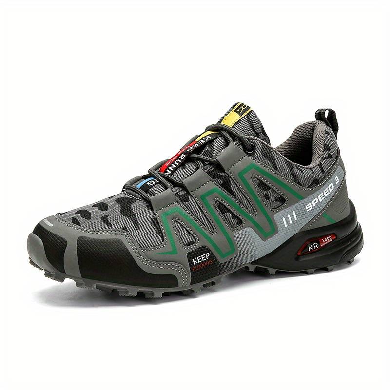 Grauer Trailrunning-Schuh, Herren, atmungsaktiv, rutschfest, Outdoor-Sport, Camouflage-Design.