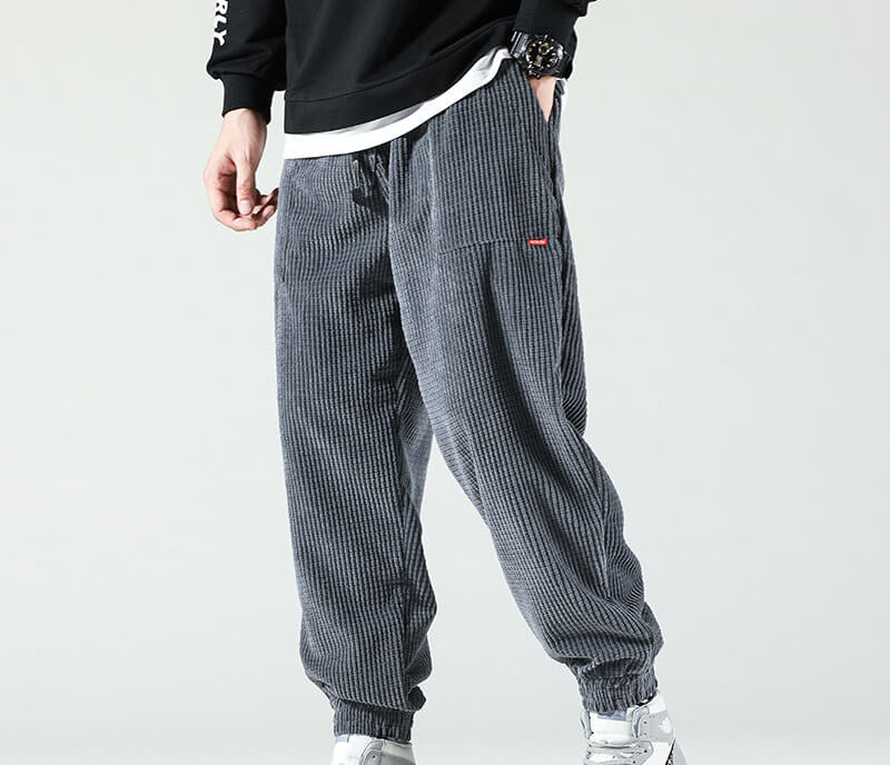Graue Cordhose für Herren, lässig, bequem, modisch, mit elastischem Bund und Taschen.