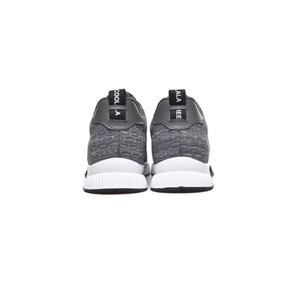 Graue Sportschuhe Rückansicht, gestricktes Obermaterial, weiße Sohle, Herren Sneaker.