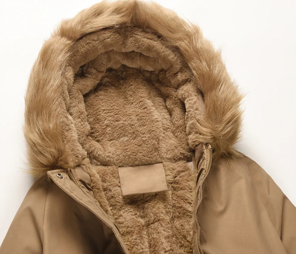 Damen Winterjacke mit Kapuze, Kunstfellfutter, warm, beige, modisch, ideal für kalte Tage, stilvoller Look, hochwertige Materialien.