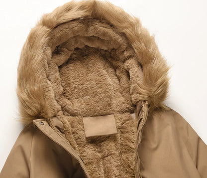 Damen Winterjacke mit Kapuze, Kunstfellfutter, warm, beige, modisch, ideal für kalte Tage, stilvoller Look, hochwertige Materialien.