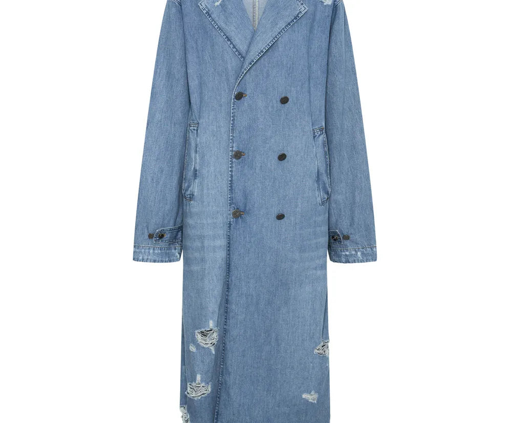 Langer Jeansmantel mit doppelreihigem Design, modischen Rissen und Knöpfen. Trendiger Denim-Look für stilvolle Herbst- und Winteroutfits.