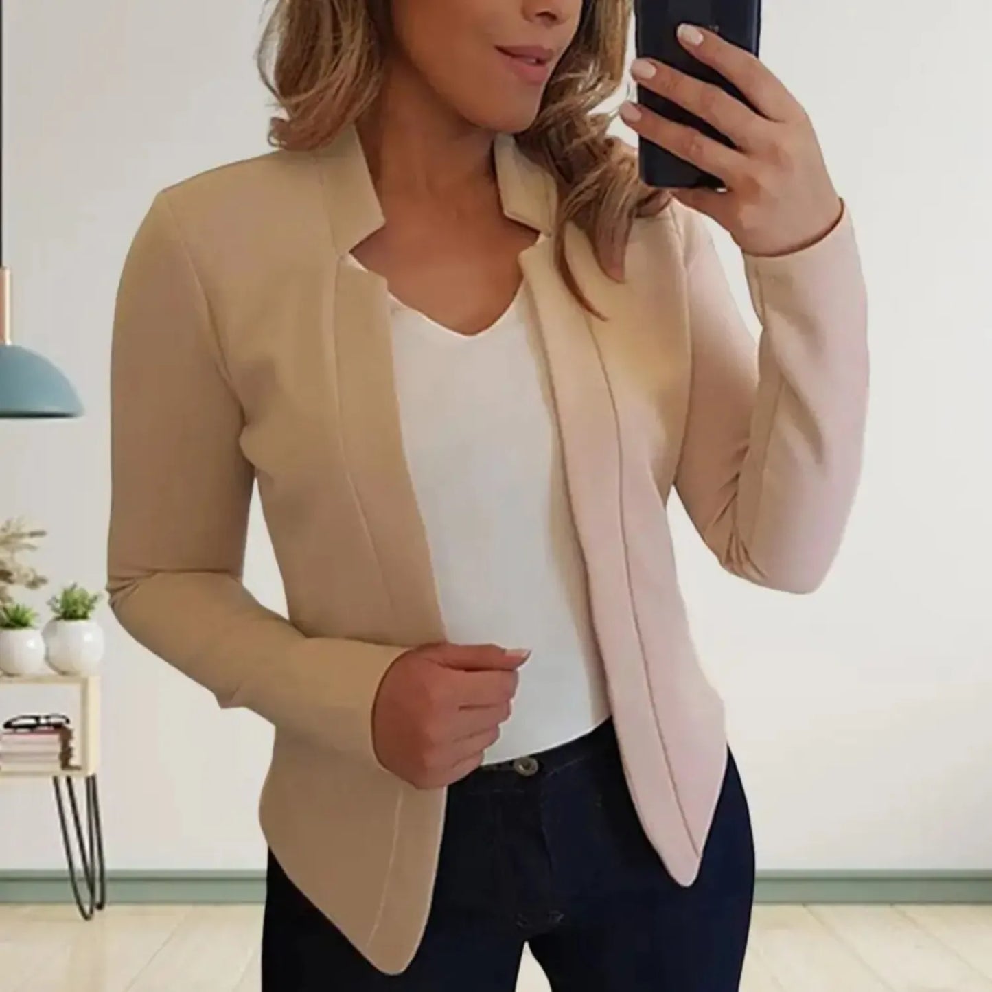 Damenblazer beige, elegant und modern, ideal für Büro und Freizeit. Hochwertige Verarbeitung, zeitloses Design, vielseitig kombinierbar.