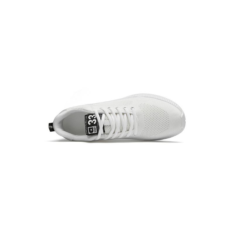 Weiße Sportschuh aus Mesh, atmungsaktiv, mit Schnürsenkeln, ideal für Fitness und Freizeit.