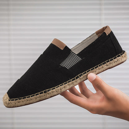 Schwarzer Espadrille-Schuh aus Leinen mit Jutesohle, handgehalten, modisch und bequem.