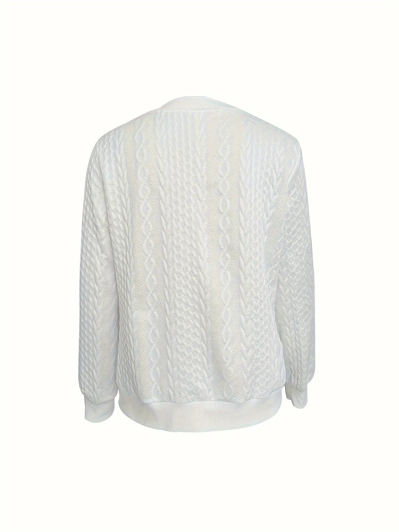 Weißer Strickpullover mit Zopfmuster, langärmlig, aus Baumwolle. Perfekt für Herbstmode, Damenbekleidung, stilvoll und bequem.