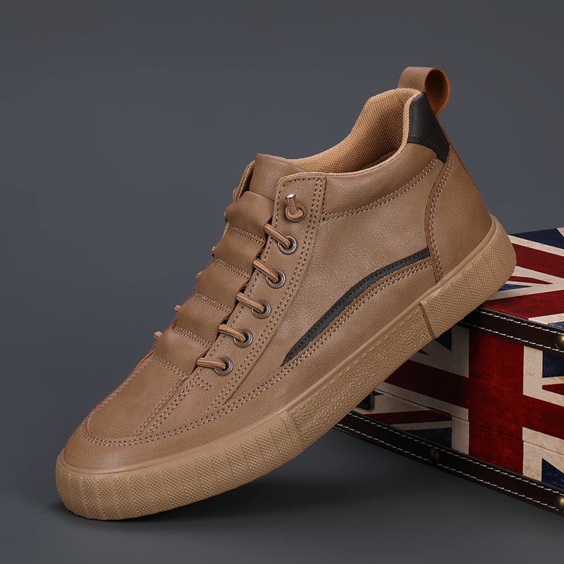 Brauner Herren-Sneaker aus Leder, lässig, mit Gummisohle, modisch, bequem.