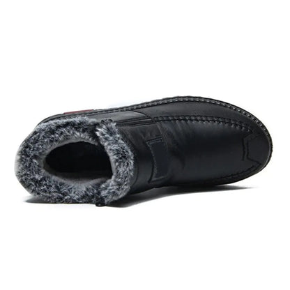Schwarzer Winterstiefel mit Kunstfellfutter, rutschfester Sohle und robustem Design. Perfekt für kalte Tage. Hochwertige Materialien.
