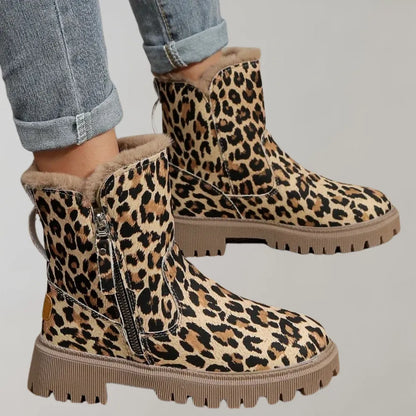 Damenstiefel mit Leopardenmuster, warm gefüttert, seitlicher Reißverschluss, rutschfeste Sohle. Modische Winterstiefel für Damen.
