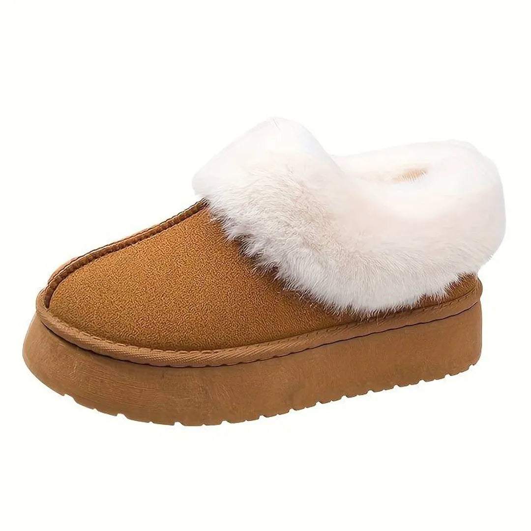 Damen Hausschuh aus braunem Wildleder mit weißem Kunstfellfutter, rutschfeste Sohle, warm und bequem, ideal für Winter und Zuhause.