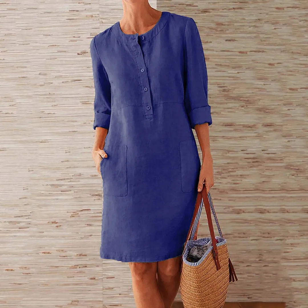 Damen Leinenkleid in Dunkelblau, knielang mit Knopfleiste und Taschen. Perfekt für Sommermode, lässiger Stil, atmungsaktiver Stoff.