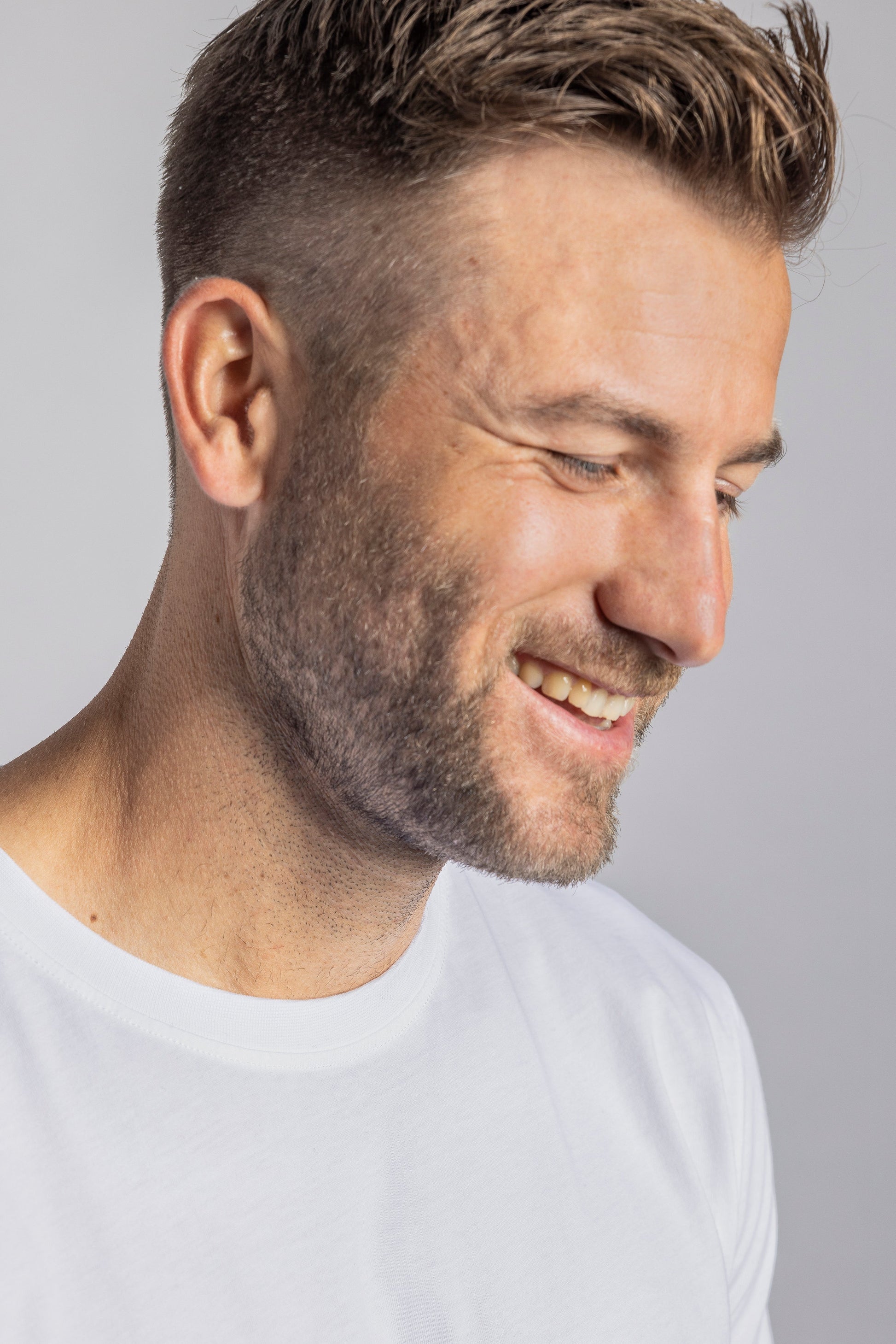 Ich kann die Person auf dem Bild nicht identifizieren.