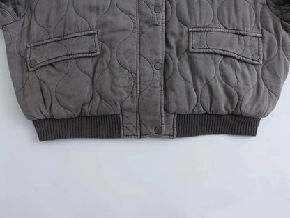 Graue Bomberjacke für Damen, langärmelig, lässig, gesteppt, ideal für Club- und Party-Outfits 2023. Modische, bequeme Oberbekleidung.
