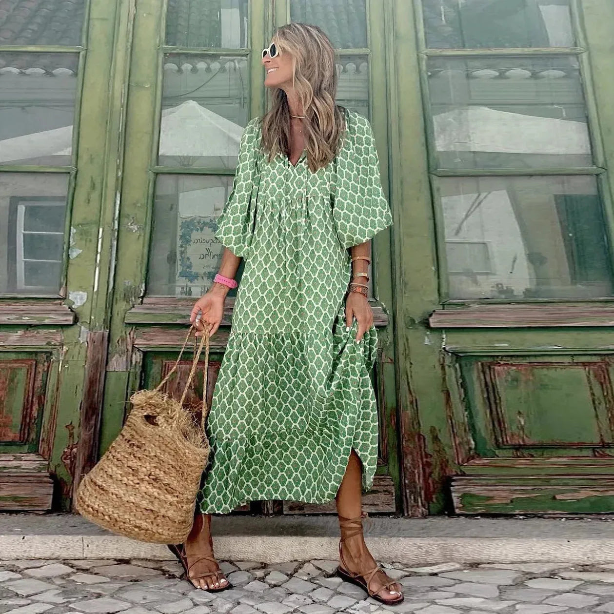 Boho Maxi Kleid mit V-Ausschnitt und Laternenärmeln, grüner Druck, ideal für Sommerurlaub. Perfekt für modische Frauen.