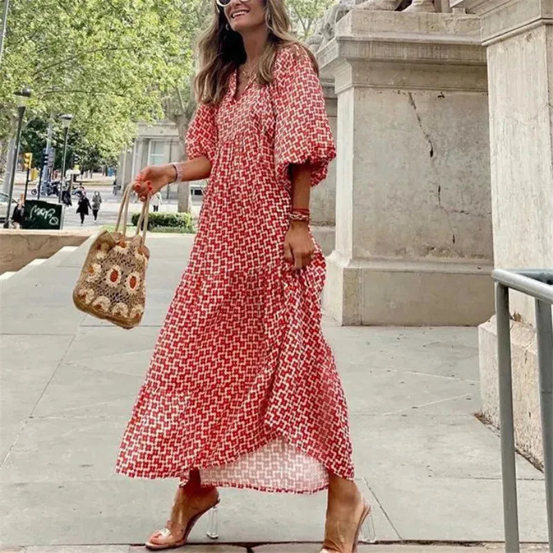 Boho-Maxi-Kleid mit Laternenärmeln und V-Ausschnitt, roter Druck, ideal für Sommerurlaub. Perfekt für stilvolle Frauenmode und Freizeit.