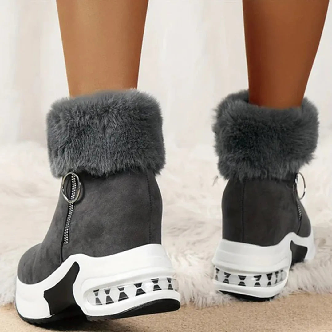 Graue Damenstiefel mit Kunstfell, Keilabsatz und Reißverschluss. Modische Winterstiefel, bequem und warm. Ideal für kalte Tage.