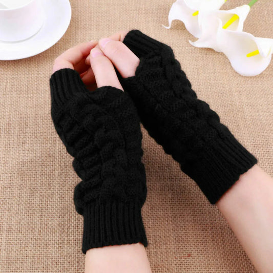 Schwarze fingerlose Handschuhe aus Strick, ideal für Herbst und Winter. Modisches Accessoire für Damen, warm und bequem.