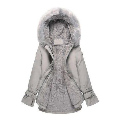 Damen Winterjacke mit Kapuze, graue Farbe, Kunstfellfutter, warm und stilvoll, ideal für kalte Tage, modische Outdoor-Bekleidung.