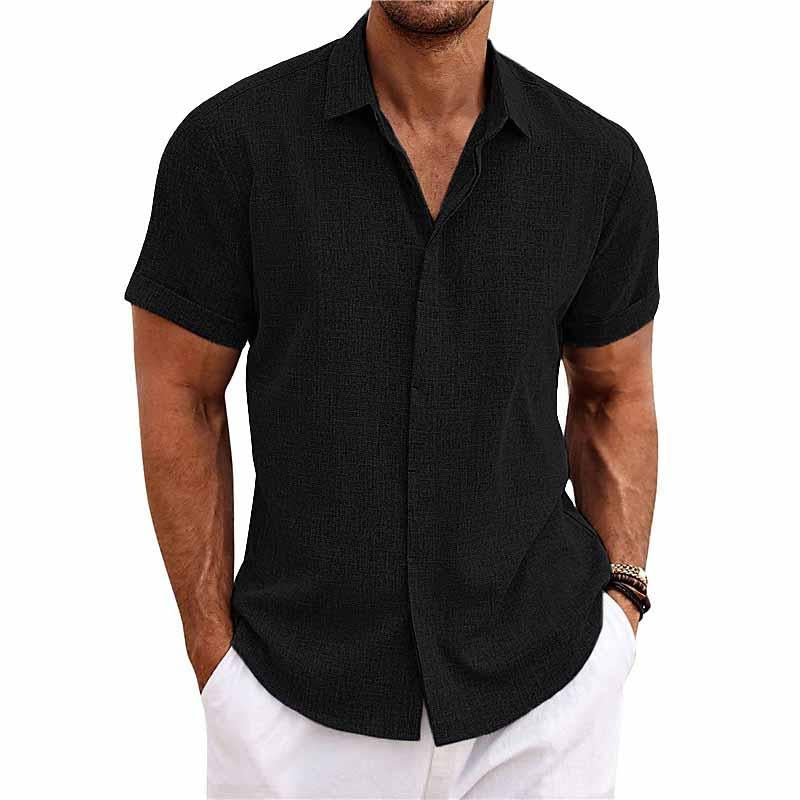 Schwarzes Herrenhemd mit kurzen Ärmeln, klassischem Kragen und Knopfleiste. Perfekt für Sommermode, Freizeitkleidung und stilvolle Outfits.