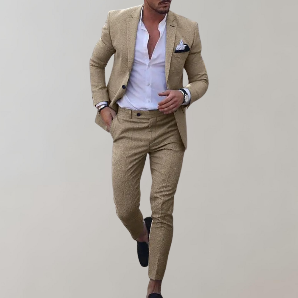 Eleganter Herrenanzug in Khaki mit Blazer und Hose, ideal für Business und Freizeit. Stilvoller Look für modebewusste Männer.