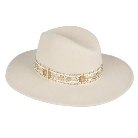 Breiter Fedora-Hut in Nude mit gemustertem Band, Damenmode, stilvoller Sonnenschutz.