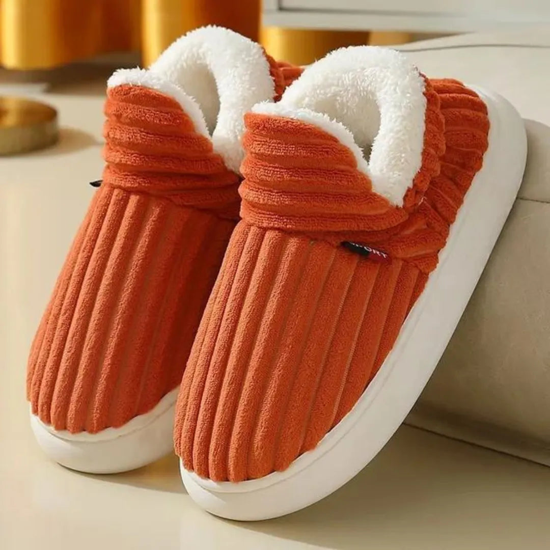 Warme, orange Hausschuhe mit weichem Futter, ideal für kalte Wintertage. Bequeme Pantoffeln, rutschfeste Sohle, stilvolles Design.