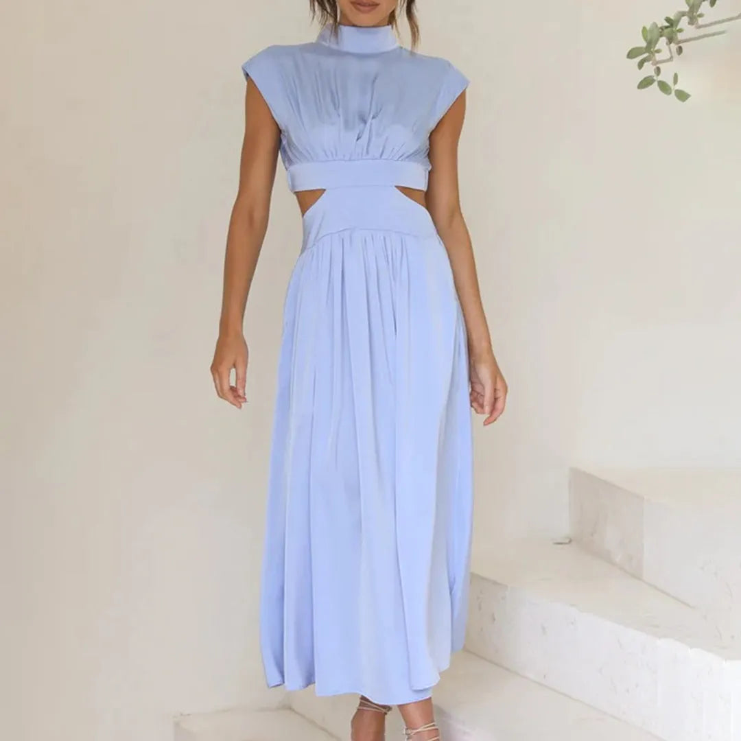 Elegantes blaues Maxikleid mit Cut-Outs, ärmellos und hochgeschlossen. Perfekt für Sommermode, Abendveranstaltungen und stilvolle Anlässe.