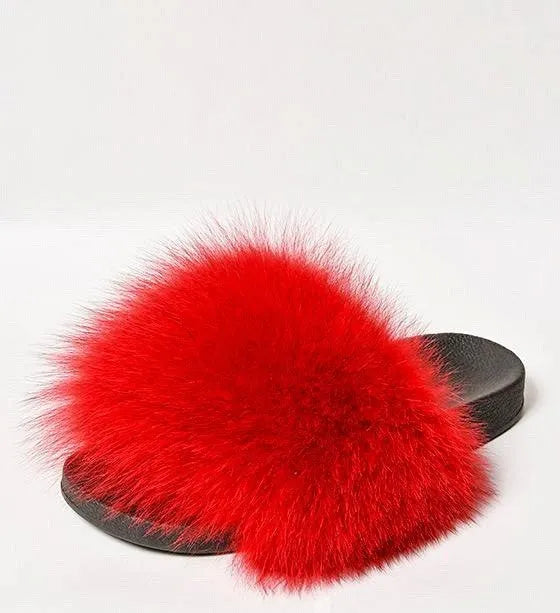 Rote Pelz-Pantoffel auf schwarzer Sohle, luxuriöses Design, modische Damen-Hausschuhe, trendige flauschige Sandalen, bequem und stilvoll.