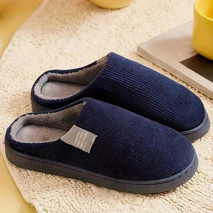 Dunkelblaue Hausschuhe aus Cordstoff, warm gefüttert, ideal für den Winter. Bequeme Pantoffeln für Herren und Damen, rutschfeste Sohle.