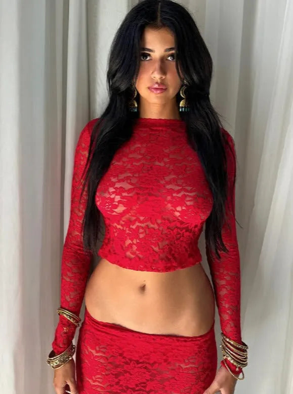 Rotes Spitzenkleid, langärmelig, figurbetont, ideal für Partys. Elegantes Design, modisch und sexy. Perfekt für besondere Anlässe.