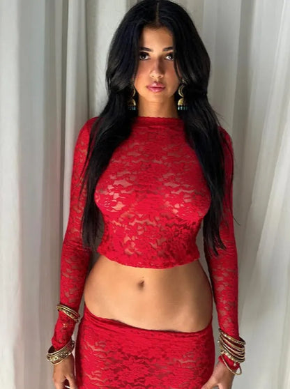 Rotes Spitzenkleid, langärmelig, figurbetont, ideal für Partys. Elegantes Design, modisch und sexy. Perfekt für besondere Anlässe.