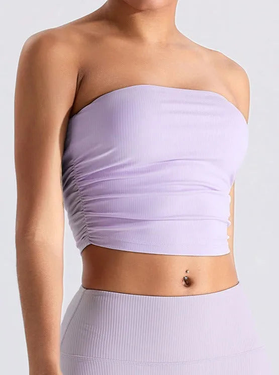 Damen Bandeau-Top in Lavendel, schulterfrei, figurbetont, ideal für Sommermode. Perfekt kombinierbar mit Röcken oder Hosen für trendige Outfits.