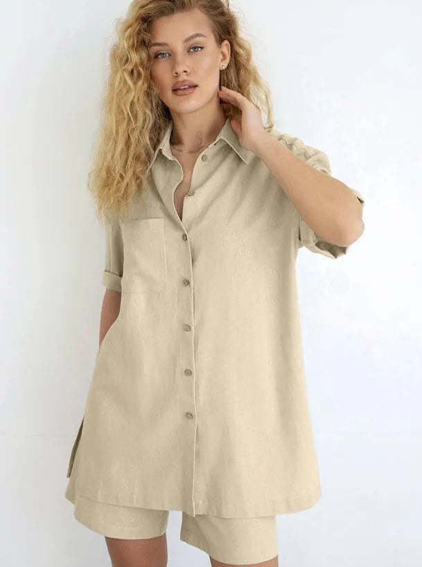 Beiges Leinenhemd für Damen, lässig und stilvoll, mit Knopfleiste und Brusttasche. Perfekt für Sommermode und Freizeitoutfits.