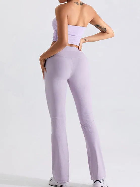Damen-Sportbekleidung: Lila Yoga-Leggings und Top-Set, nahtlos, atmungsaktiv, ideal für Fitness, Laufen, Training. Bequeme Passform, modisch.