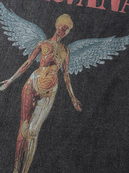 Abbildung eines anatomischen Engels mit Flügeln auf schwarzem Hintergrund, Kunstdesign, Vintage-Stil.