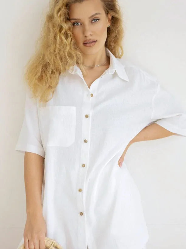 Weißes Hemdkleid Damen, lässig, Sommermode, Knopfleiste, Kurzarm, eleganter Look, vielseitig, bequem, ideal für Freizeit und Büro.