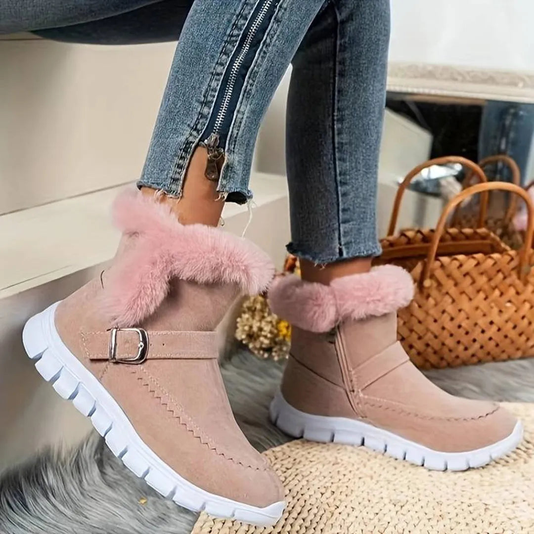Damen Winterstiefel mit rosa Kunstfell, rutschfeste Sohle, modisch und warm, ideal für kalte Tage. Perfekt für stilvolle Winteroutfits.