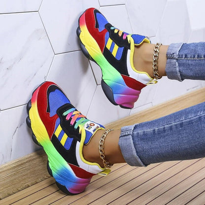 Bunte Sneaker mit Regenbogenfarben, ideal für Streetwear. Modische Turnschuhe, perfekt für trendige Outfits und sportlichen Stil.