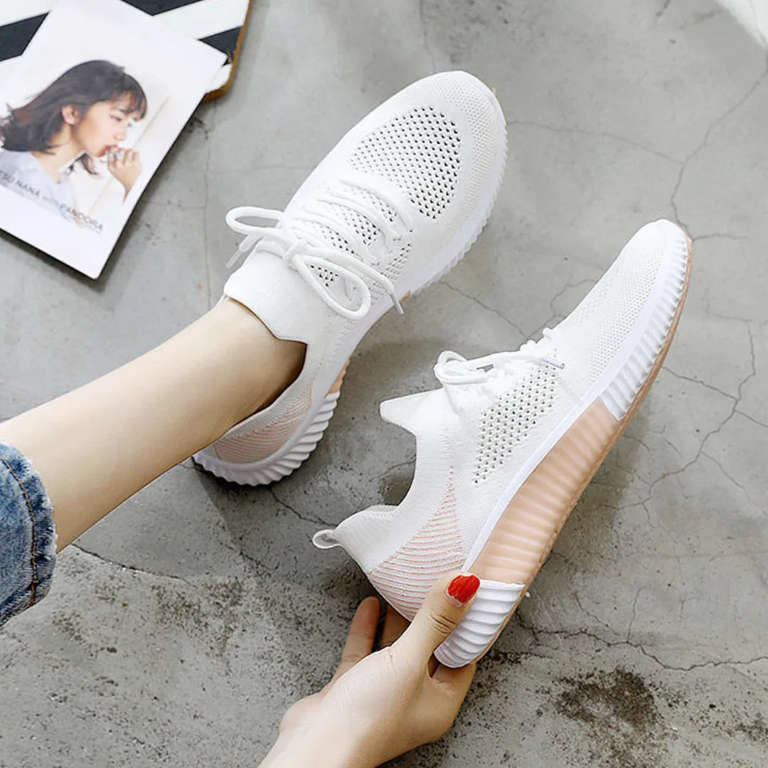 Weiße Sneaker mit rosa Sohle, atmungsaktivem Mesh-Obermaterial, ideal für Damenmode, bequemes Design, perfekt für Freizeit und Sport.