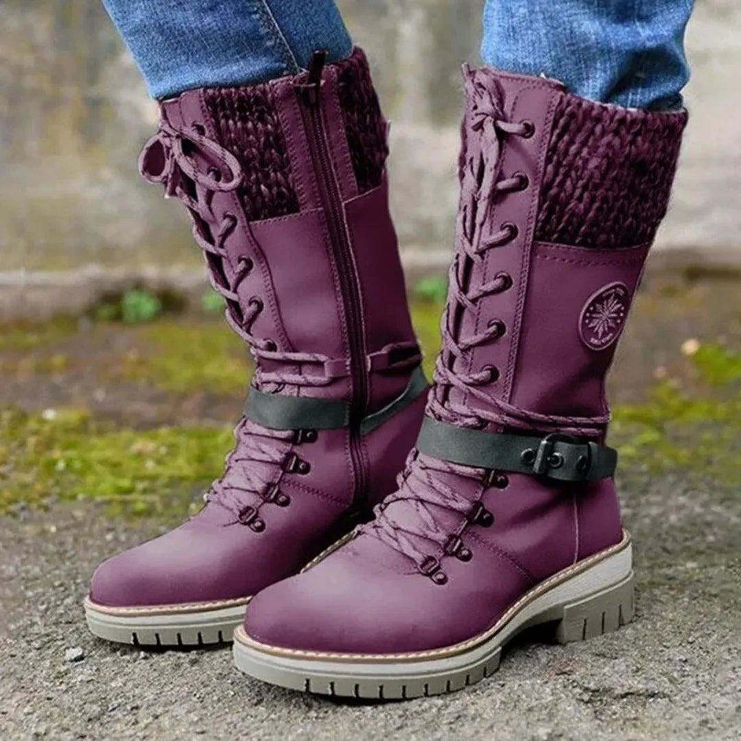 Lila Damenstiefel mit Schnürung und Reißverschluss, gefütterter Schaft, robuste Sohle. Perfekt für Herbstmode und Outdoor-Aktivitäten.