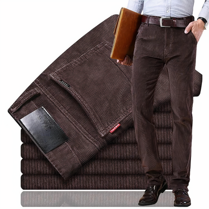 Braune Cordhose für Herren, elegant, klassisch, ideal für Business und Freizeit.