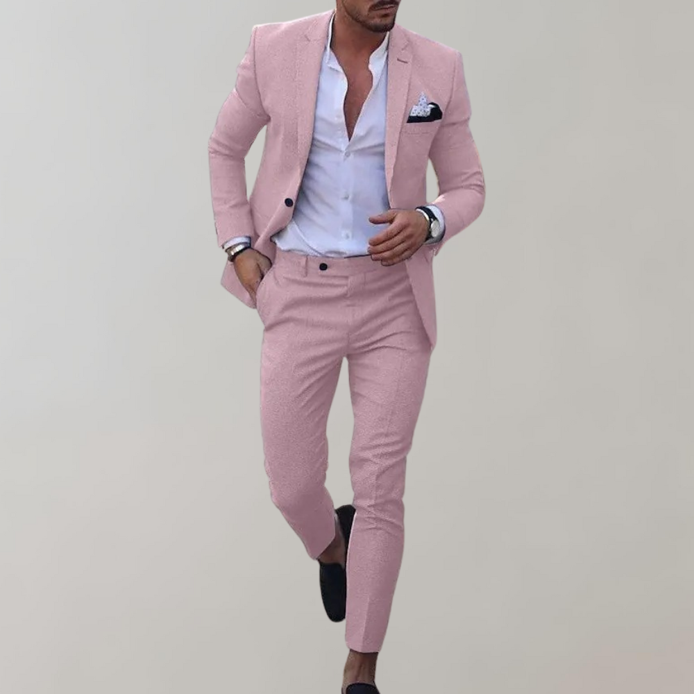 Herrenanzug in Rosa mit Blazer und Hose, stilvoll und modern. Perfekt für elegante Anlässe. Hochwertige Herrenmode, trendiger Look.