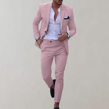 Herrenanzug in Rosa mit Blazer und Hose, stilvoll und modern. Perfekt für elegante Anlässe. Hochwertige Herrenmode, trendiger Look.