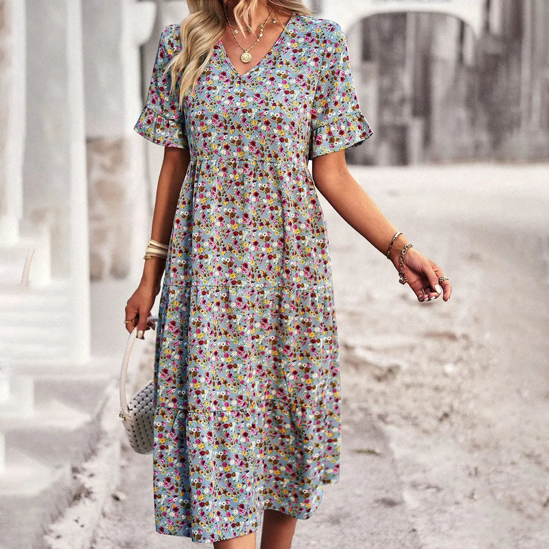 Damenkleid mit floralem Muster, V-Ausschnitt und kurzen Ärmeln in Royalblau. Perfekt für Sommermode, Freizeitkleidung und elegante Anlässe.