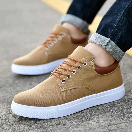 Beige Sneaker aus Canvas mit weißer Sohle, lässige Herrenschuhe, Straßenmode, bequem.