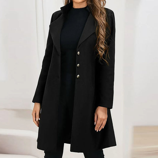 Eleganter schwarzer Damenmantel mit Knopfleiste, ideal für Herbst und Winter. Modischer, zeitloser Look für stilvolle Outfits.