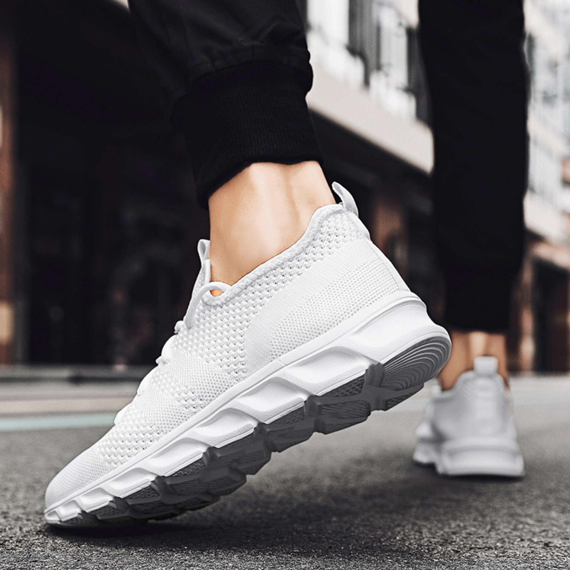 Weiße Sportschuhe für Herren, atmungsaktiv, rutschfest, ideal zum Laufen und Fitness.