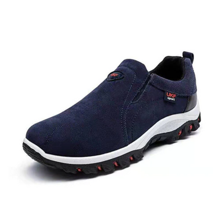 Dunkelblauer UKF Sportschuh, rutschfeste Sohle, atmungsaktiv, für Herren, Freizeit und Sport.