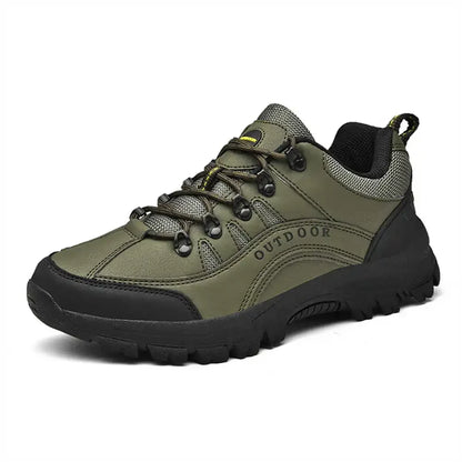 Grüner Outdoor-Wanderschuh, robustes Design, rutschfeste Sohle, ideal für Trekking-Abenteuer.